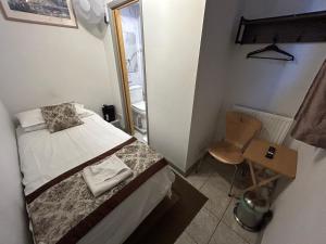 Single Room room in Earls Court Hotel