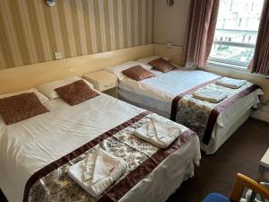 Quadruple Room room in Earls Court Hotel