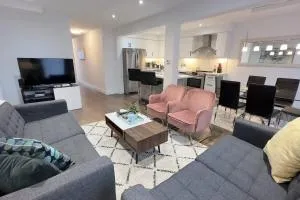 Stylish Home in Prime Location North of Toronto - 列治文山