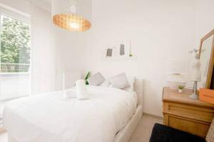 Modern Terrace Home near Luxembourg Airport