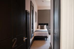 Single Room with Bathroom room in Rose and Crown Stoke Newington