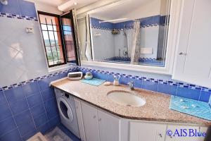 A/C, sea view, 400 from the beach img11