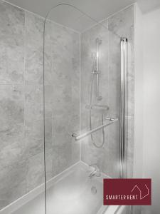 Bracknell 2 Bedroom House Garden Parking