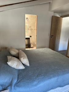 Apartamento hasta 4 personas con jardin, parrilla y, estacionamiento gratuito Ubicado cerca de la ciudad y, a 20 minutos del cerro Catedral