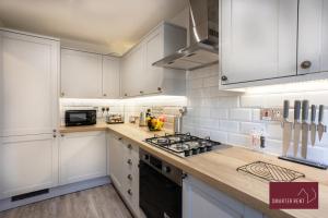 Woking 2 Bedroom House Parking Garden