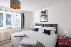 Woking 2 Bedroom House Parking Garden