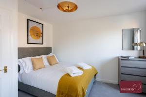 Woking 2 Bedroom House Parking Garden