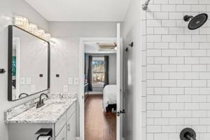 Family Home in Oakwood, 12 Mins to Campus, Patio, Washer Dryer, 2 Bathrooms, Utilities and Internet Included, Great for Students or Families, Charming Oakwood-Lincoln Park Home, 10 Walk to Dining, 24 Hour Hospitality Team