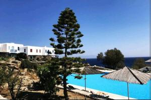 Cute double storey condo I Pool & Beach
