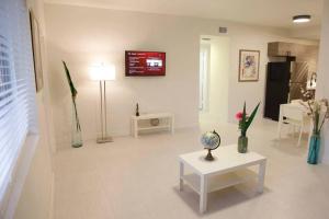 Apt 3 Miami Designer Apartment in the Upper East-Side