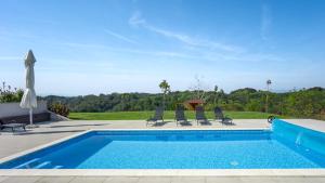 Casa Cielo, new modern villa with outdoor pool 