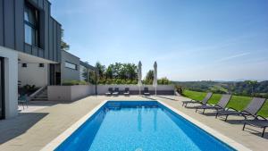 Casa Cielo, new modern villa with outdoor pool 