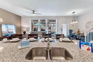 Townhome with Private Pool, BBQ & FREE Waterpark