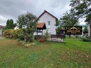 House Bumba - Unguraş