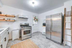 Charming Virginia Retreat with Covered Porch and Yard!