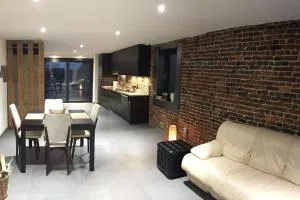 Duplex style industriel à deux pas de la Place - Rossart