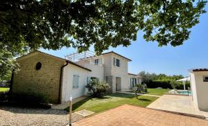 Luxury Villa in Istria - 9,000 sqm Private Estate with Pool & Sauna, 15 min to Sea, near Fazana, 3 Bedrooms