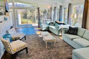 Black Bear Haven Hot tub Pool table BBQ Darts