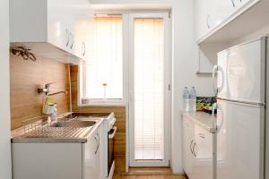 City Center Apartment - 4 Balconies - Walk to Macedonia Square