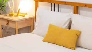 Cozy Downtown Apartment by Unique Hosts