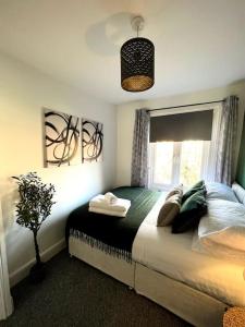Green Suite - Central Reading - Relocators - Work