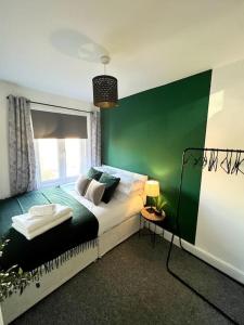 Green Suite - Central Reading - Relocators - Work