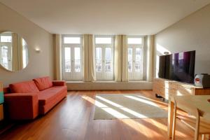 Cardosas Square Luxury Apartments by Porto City Hosts