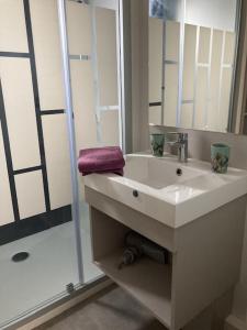 Chalets Cottage Le Colibri au calme piscine chauffee sauna hammam parc multisports : photos des chambres