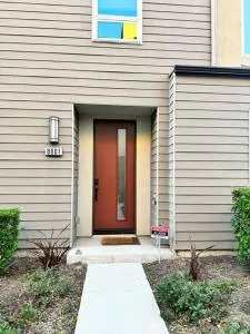3 Bedroom Townhome with Large Living Area - Norwalk