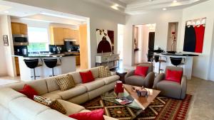 Double Eagle | Private Resort Vibes with Pool, Views & Guesthouse – managed by Greenday
