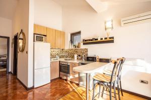 Sunny Portside Apartment