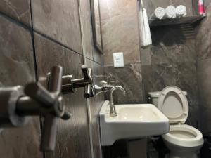 Alojamiento Suite con Aire Acondicionado y Estacionamiento ubicado a 1 cuadra del Parian en Centro Tlaquepaque Privada e Independiente