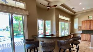 TEE TIME: 2 bed + convertible den; private pool and spa, VIEWS! A Greenday property.