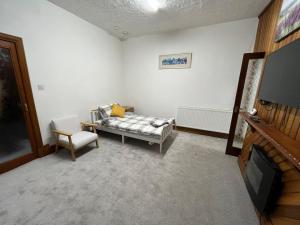 Luxury 1BR Flat Central Dumfries Self Check-in, Parking, Wi-Fi