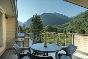 Deluxe Unit with Unbeatable Deck Views - Silverton