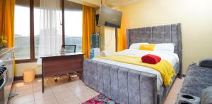 Supercilious Suite Apartment