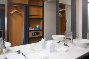 King Suite - Corner Room room in Aloft Miami Doral