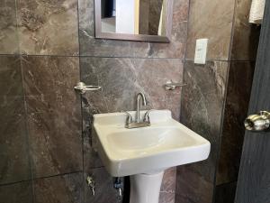 Alojamiento Suite con Aire Acondicionado y Estacionamiento ubicado a 1 cuadra del Parian en Centro Tlaquepaque Privada e Independiente