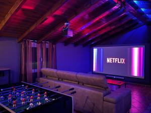 Chalet El Parral - Piscina y Sala de Cine