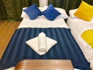 Tower Bridge London, 2 Bedrooms, Reception, Kitchen, Parking