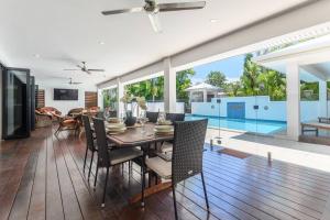 The White House - 5 Bedrooms Close to Town & Beach