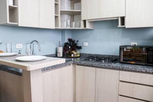 Apto reservado, cómodo y moderno en sur central.