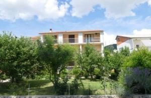 Apartments by the sea Banjol, Rab - 22362 