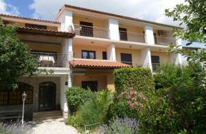 Apartments by the sea Banjol, Rab - 22362 