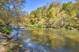 Riverfront Home w Deck & Hot Tub - East Ellijay