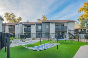 Comfortable 2BR Near Stone Creek , Pool Access - C254