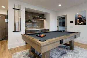 Modern Luxury Hot Tub Mini Golf Elevator Views