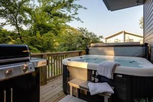 Modern Luxury Hot Tub Mini Golf Elevator Views