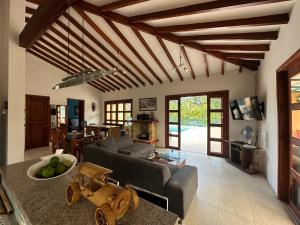 Hermosa Finca Vacacional con Piscina y Lago