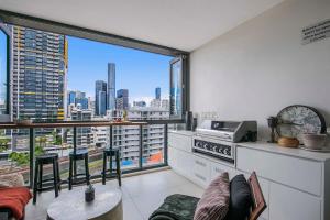 Sunny 1b in heart of South Bris by Custom Bnb Hosting